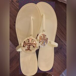 Tory Burch Mini Miller Flat thong 
Jelly sandal
